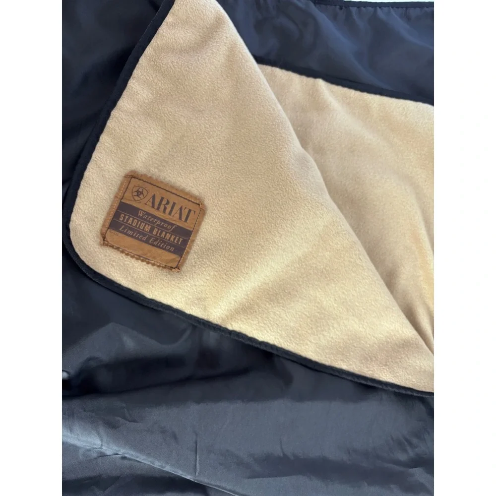 Ariat Waterproof Stadium Blanket Limited Edition Black Fleece Outdoor 50x60